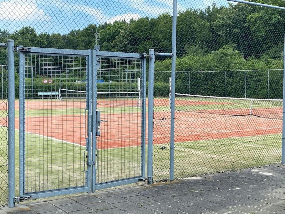 Ruime villa op fantastische locatie - bosrijk, rust Zeewolde Buitenkant foto